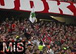13.09.2025, Fussball Bundesliga 2025/2026, 3.Spieltag, FC Bayern Mnchen - Hamburger SV in der Allianz-Arena Mnchen,  Medizinischer Norfall in der Sdkurve,


