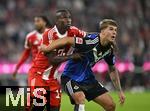 13.09.2025, Fussball Bundesliga 2025/2026, 3.Spieltag, FC Bayern Mnchen - Hamburger SV in der Allianz-Arena Mnchen,  v.l. Nicolas Jackson (FC Bayern Mnchen) gegen Luka Vuskovic (Hamburger SV) 



