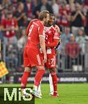 13.09.2025, Fussball Bundesliga 2025/2026, 3.Spieltag, FC Bayern Mnchen - Hamburger SV in der Allianz-Arena Mnchen,  v.l. Harry Kane (FC Bayern Mnchen) und Michael Olise (FC Bayern Mnchen) jubeln


