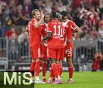 13.09.2025, Fussball Bundesliga 2025/2026, 3.Spieltag, FC Bayern Mnchen - Hamburger SV in der Allianz-Arena Mnchen,  v.l. Harry Kane (FC Bayern Mnchen), Michael Olise (FC Bayern Mnchen) , Nicolas Jackson (FC Bayern Mnchen) und Aleksandar Pavlovic (Bayern Mnchen)  

