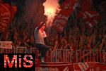13.09.2025, Fussball Bundesliga 2025/2026, 3.Spieltag, FC Bayern Mnchen - Hamburger SV in der Allianz-Arena Mnchen,  Vermummter Bayern Fan mit Pyrotechnik.


