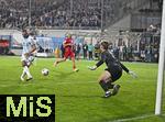 14.09.2025, Fussball 3. Liga 2025/2026, 5.Spieltag, TSV 1860 Mnchen - TSV Havelse, im Stadion an der Grnwalder Strasse Mnchen, v.l. Patrick Hobsch (TSV 1860 Mnchen) trifft zum 3:2, Torwart Tom Opitz (TSV Havelse) ist geschlagen.

