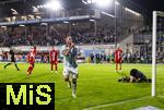 14.09.2025, Fussball 3. Liga 2025/2026, 5.Spieltag, TSV 1860 Mnchen - TSV Havelse, im Stadion an der Grnwalder Strasse Mnchen, Torjubel  Patrick Hobsch (TSV 1860 Mnchen), re: Torwart Tom Opitz (TSV Havelse) geschlagen am Boden.