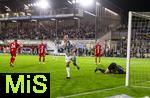 14.09.2025, Fussball 3. Liga 2025/2026, 5.Spieltag, TSV 1860 Mnchen - TSV Havelse, im Stadion an der Grnwalder Strasse Mnchen, Torjubel  Patrick Hobsch (TSV 1860 Mnchen), re: Torwart Tom Opitz (TSV Havelse) geschlagen am Boden.