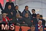 17.09.2025,  Fussball UEFA Championsleague 2025/2026: 1.Spieltag, FC Bayern Mnchen - FC Chelsea, in der Allianz-Arena Mnchen.   Antonio di Salvo, Co Trainer und Julian Nagelsmann (alle Deutschland).
unten Sportvorstand Max Eberl (Bayern Mnchen) und Vorstandsvorsitzender Jan-Christian Dreesen (FC Bayern Mnchen) 
  

