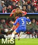 17.09.2025,  Fussball UEFA Championsleague 2025/2026: 1.Spieltag, FC Bayern Mnchen - FC Chelsea, in der Allianz-Arena Mnchen.   v.l. Michael Olise (FC Bayern Mnchen) gegen Marc Cucurella (FC Chelsea) 
  

