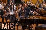 26.09.2025, Internationales Klassikfestival: Festival der Nationen 2025, im Kurhaus Bad Wrishofen (Unterallgu), Klassik for Kids: Schulkonzert fr Schlerinnen und Schler im Kursaal mit dem vbw-Festivalorchester und Christoph Adt (Dirigent), Stargast der Pianist Igor Levit (Deutschland), hier bei einer Ansprache an die Kids.