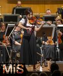 04.10..2025, Internationales Klassikfestival: Festival der Nationen 2025, im Kurhaus Bad Wrishofen (Unterallgu), Die international gefeierte Geigerin Soyoung Yoon (Sdkorea) fhrt Tschaikowskys Violinkonzert auf. Sie wurde 2012 mit dem Prix Young Artist of the Year beim Festival der Nationen ausgezeichnet. Mit dem Janacek Philharmonic Orchestra unter dem Dirigat von Andrey Boreyko. Sie tritt kurioserweise im Trachten-Dirndl aus einem Wrishofener Geschft auf, da ihr Gepck am Airport nicht angekommen war. Passend zur Oktoberfestzeit. 