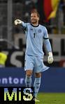 10.10.2025, Fussball WM-Qualifikation Europa 2025/26, 7.Spieltag,  Deutschland - Luxemburg, in der PreZero-Arena (Sinsheim). Torwart Oliver Baumann (Deutschland) gestikuliert