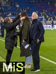 10.10.2025, Fussball WM-Qualifikation Europa 2025/26, 7.Spieltag,  Deutschland - Luxemburg, in der PreZero-Arena (Sinsheim). re. Bastian Schweinsteiger und Esther Sedlacek als Experte am Spielfeldrand 