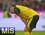 18.10.2025, Fussball Bundesliga 2025/2026, 7.Spieltag, FC Bayern Mnchen - Borussia Dortmund, in der Allianz-Arena Mnchen,  Waldemar Anton (Borussia Dortmund) rgert sich nach dem Spiel-.


