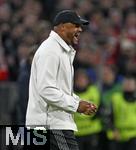 18.10.2025, Fussball Bundesliga 2025/2026, 7.Spieltag, FC Bayern Mnchen - Borussia Dortmund, in der Allianz-Arena Mnchen,  Trainer Vincent Kompany (FC Bayern Mnchen) jubelt.


