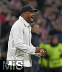 18.10.2025, Fussball Bundesliga 2025/2026, 7.Spieltag, FC Bayern Mnchen - Borussia Dortmund, in der Allianz-Arena Mnchen,  Trainer Vincent Kompany (FC Bayern Mnchen) jubelt.


