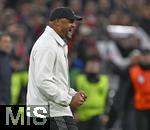 18.10.2025, Fussball Bundesliga 2025/2026, 7.Spieltag, FC Bayern Mnchen - Borussia Dortmund, in der Allianz-Arena Mnchen,  Trainer Vincent Kompany (FC Bayern Mnchen) jubelt.


