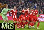 18.10.2025, Fussball Bundesliga 2025/2026, 7.Spieltag, FC Bayern Mnchen - Borussia Dortmund, in der Allianz-Arena Mnchen,  Die Bayern feiern 


