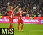 18.10.2025, Fussball Bundesliga 2025/2026, 7.Spieltag, FC Bayern Mnchen - Borussia Dortmund, in der Allianz-Arena Mnchen,  Die Bayern feiern v.l. Harry Kane (FC Bayern Mnchen) und Joshua Kimmich (FC Bayern Mnchen) 


