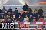 18.10.2025, Fussball Bundesliga 2025/2026, 7.Spieltag, FC Bayern Mnchen - Borussia Dortmund, in der Allianz-Arena Mnchen, Vereinsfhrung FC Bayern, Ex-Vorstandsvorsitzender Karl-Heinz Rummenigge (FC Bayern Mnchen), Ehren-Prsident Uli Hoene (FC Bayern Mnchen, Hoeness), Sportvorstand Max Eberl (Bayern Mnchen), Prsident Herbert Hainer (FC Bayern), Vorstandsvorsitzender Jan-Christian Dreesen (FC Bayern Mnchen), 