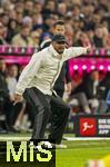 18.10.2025, Fussball Bundesliga 2025/2026, 7.Spieltag, FC Bayern Mnchen - Borussia Dortmund, in der Allianz-Arena Mnchen, Trainer Vincent Kompany (FC Bayern Mnchen) gibt Anweisungen.