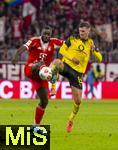 18.10.2025, Fussball Bundesliga 2025/2026, 7.Spieltag, FC Bayern Mnchen - Borussia Dortmund, in der Allianz-Arena Mnchen, v.li: Dayot Upamecano (FC Bayern Mnchen) gegen Pascal Gro (Borussia Dortmund) 