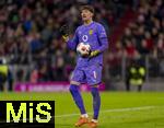 18.10.2025, Fussball Bundesliga 2025/2026, 7.Spieltag, FC Bayern Mnchen - Borussia Dortmund, in der Allianz-Arena Mnchen, Torwart Gregor Kobel (Borussia Dortmund) in Rage.