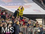 18.10.2025, Fussball Bundesliga 2025/2026, 7.Spieltag, FC Bayern Mnchen - Borussia Dortmund, in der Allianz-Arena Mnchen, BVB-Fans in Rage auf der Tribne
