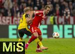 18.10.2025, Fussball Bundesliga 2025/2026, 7.Spieltag, FC Bayern Mnchen - Borussia Dortmund, in der Allianz-Arena Mnchen, hi: Daniel Svensson (Borussia Dortmund) verliert den Zweikampf gegen Harry Kane (FC Bayern Mnchen) 