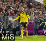 18.10.2025, Fussball Bundesliga 2025/2026, 7.Spieltag, FC Bayern Mnchen - Borussia Dortmund, in der Allianz-Arena Mnchen, Ramy Bensebaini (Borussia Dortmund) unzufrieden