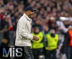 18.10.2025, Fussball Bundesliga 2025/2026, 7.Spieltag, FC Bayern Mnchen - Borussia Dortmund, in der Allianz-Arena Mnchen, Schlussjubel von Trainer Vincent Kompany (FC Bayern Mnchen) 