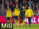 18.10.2025, Fussball Bundesliga 2025/2026, 7.Spieltag, FC Bayern Mnchen - Borussia Dortmund, in der Allianz-Arena Mnchen, Nach dem Spiel, Daniel Svensson (Borussia Dortmund), Jobe Bellingham (Borussia Dortmund), Marcel Sabitzer (Borussia Dortmund)  unzufrieden