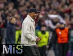 18.10.2025, Fussball Bundesliga 2025/2026, 7.Spieltag, FC Bayern Mnchen - Borussia Dortmund, in der Allianz-Arena Mnchen, Schlussjubel von Trainer Vincent Kompany (FC Bayern Mnchen) 