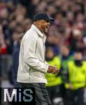 18.10.2025, Fussball Bundesliga 2025/2026, 7.Spieltag, FC Bayern Mnchen - Borussia Dortmund, in der Allianz-Arena Mnchen, Schlussjubel von Trainer Vincent Kompany (FC Bayern Mnchen) 