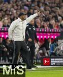 18.10.2025, Fussball Bundesliga 2025/2026, 7.Spieltag, FC Bayern Mnchen - Borussia Dortmund, in der Allianz-Arena Mnchen, Trainer Vincent Kompany (FC Bayern Mnchen) an der Seitenlinie in Rage