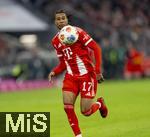 18.10.2025, Fussball Bundesliga 2025/2026, 7.Spieltag, FC Bayern Mnchen - Borussia Dortmund, in der Allianz-Arena Mnchen, Michael Olise (FC Bayern Mnchen) nimmt den Ball an