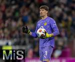 18.10.2025, Fussball Bundesliga 2025/2026, 7.Spieltag, FC Bayern Mnchen - Borussia Dortmund, in der Allianz-Arena Mnchen, Torwart Gregor Kobel (Borussia Dortmund) 