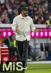 18.10.2025, Fussball Bundesliga 2025/2026, 7.Spieltag, FC Bayern Mnchen - Borussia Dortmund, in der Allianz-Arena Mnchen, Trainer Vincent Kompany (FC Bayern Mnchen) an der Seitenlinie in Rage