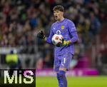 18.10.2025, Fussball Bundesliga 2025/2026, 7.Spieltag, FC Bayern Mnchen - Borussia Dortmund, in der Allianz-Arena Mnchen, Torwart Gregor Kobel (Borussia Dortmund) 