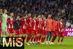 18.10.2025, Fussball Bundesliga 2025/2026, 7.Spieltag, FC Bayern Mnchen - Borussia Dortmund, in der Allianz-Arena Mnchen, Schlussjubel der Bayern, Torwart Manuel Neuer (FC Bayern Mnchen), Konrad Laimer (FC Bayern Mnchen), Raphael Guerreiro (FC Bayern Mnchen), Leon Goretzka (FC Bayern Mnchen), Jonathan Tah (FC Bayern Mnchen), Tom Bischof (Bayern Mnchen), Min-jae Kim (Bayern Mnchen, Minjae Kim), Harry Kane (FC Bayern Mnchen), Joshua Kimmich (FC Bayern Mnchen), Nicolas Jackson (FC Bayern Mnchen), Luis Diaz (FC Bayern Mnchen), Torwart Sven Ulreich (FC Bayern Mnchen) 