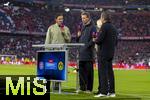 18.10.2025, Fussball Bundesliga 2025/2026, 7.Spieltag, FC Bayern Mnchen - Borussia Dortmund, in der Allianz-Arena Mnchen, Trainer Julian Nagelsmann (Deutschland) bei SKY-Sport am Spielfeldrand 