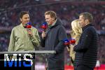 18.10.2025, Fussball Bundesliga 2025/2026, 7.Spieltag, FC Bayern Mnchen - Borussia Dortmund, in der Allianz-Arena Mnchen, Trainer Julian Nagelsmann (Deutschland) bei SKY-Sport am Spielfeldrand 