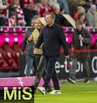 18.10.2025, Fussball Bundesliga 2025/2026, 7.Spieltag, FC Bayern Mnchen - Borussia Dortmund, in der Allianz-Arena Mnchen, Julia Simic und Lothar Mattus (SKY-Sport Experten)
