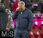 18.10.2025, Fussball Bundesliga 2025/2026, 7.Spieltag, FC Bayern Mnchen - Borussia Dortmund, in der Allianz-Arena Mnchen, Bastian Schweinsteiger lachend 