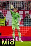 18.10.2025, Fussball Bundesliga 2025/2026, 7.Spieltag, FC Bayern Mnchen - Borussia Dortmund, in der Allianz-Arena Mnchen, Torwart Manuel Neuer (FC Bayern Mnchen) gibt Anweisungen.