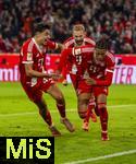 18.10.2025, Fussball Bundesliga 2025/2026, 7.Spieltag, FC Bayern Mnchen - Borussia Dortmund, in der Allianz-Arena Mnchen, Frenetischer Torjubel bei Aleksandar Pavlovic (Bayern Mnchen), Konrad Laimer (FC Bayern Mnchen), Michael Olise (FC Bayern Mnchen) 