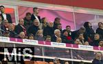 18.10.2025, Fussball Bundesliga 2025/2026, 7.Spieltag, FC Bayern Mnchen - Borussia Dortmund, in der Allianz-Arena Mnchen, VIP-Tribne mit Ex-Vorstandsvorsitzender Karl-Heinz Rummenigge (FC Bayern Mnchen), Ehren-Prsident Uli Hoene (FC Bayern Mnchen, Hoeness), Sportvorstand Max Eberl (Bayern Mnchen), 