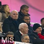 18.10.2025, Fussball Bundesliga 2025/2026, 7.Spieltag, FC Bayern Mnchen - Borussia Dortmund, in der Allianz-Arena Mnchen, VIP-Tribne mit Ehren-Prsident Uli Hoene (FC Bayern Mnchen, Hoeness), Sportvorstand Max Eberl (Bayern Mnchen), 