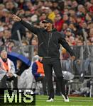 22.10.2025,  Fussball UEFA Championsleague 2025/2026: Vorrunde 3.Spieltag, FC Bayern Mnchen - Club Brgge, in der Allianz-Arena Mnchen. Trainer Vincent Kompany (FC Bayern Mnchen) gestikuliert
  

