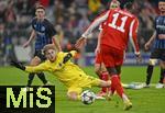 22.10.2025,  Fussball UEFA Championsleague 2025/2026: Vorrunde 3.Spieltag, FC Bayern Mnchen - Club Brgge, in der Allianz-Arena Mnchen. Nicolas Jackson (FC Bayern Mnchen) trifft zum 4:0 gegen Torwart Nordin Jackers (Club Brgge) 
  

