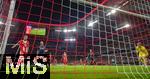 22.10.2025,  Fussball UEFA Championsleague 2025/2026: Vorrunde 3.Spieltag, FC Bayern Mnchen - Club Brgge, in der Allianz-Arena Mnchen. Torschuss zum 2:0 von Harry Kane (li, FC Bayern Mnchen) 
  

