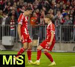 22.10.2025,  Fussball UEFA Championsleague 2025/2026: Vorrunde 3.Spieltag, FC Bayern München - Club Brügge, in der Allianz-Arena München. Torjubel Lennart Karl (re, FC Bayern München) mit Aleksandar Pavlovic (Bayern München)