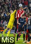 22.10.2025,  Fussball UEFA Championsleague 2025/2026: Vorrunde 3.Spieltag, FC Bayern München - Club Brügge, in der Allianz-Arena München. v.li: Torwart Nordin Jackers (Club Brügge) gegen Harry Kane (FC Bayern München)